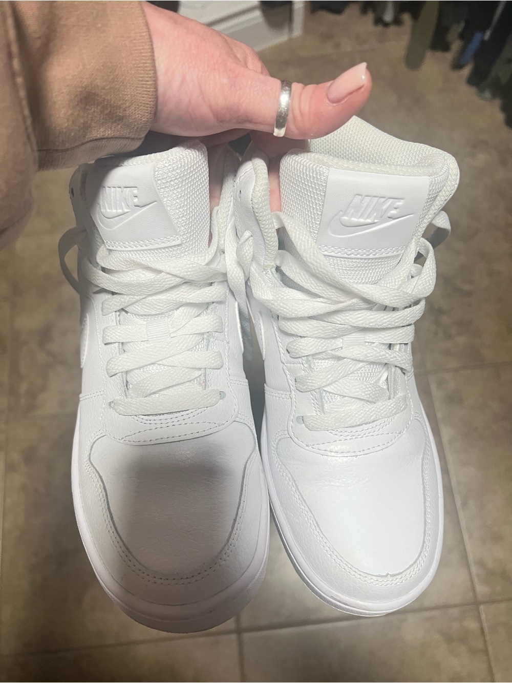 Nike Women’s White Low-Top Casual Sneakers
